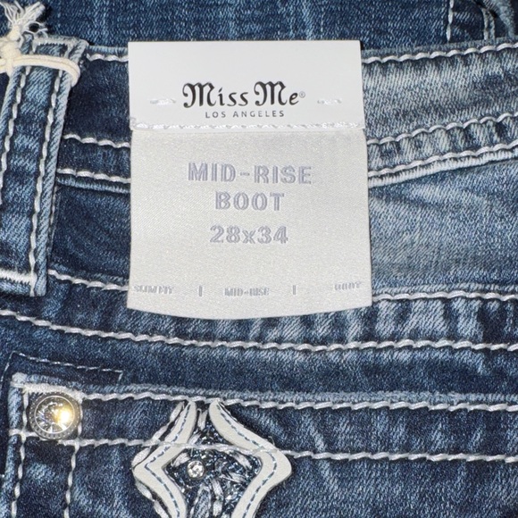 Miss Me Mid-Rise Boot Cut Pop Wing Cross Jeans Sz 28x34 - Picture 10 of 11